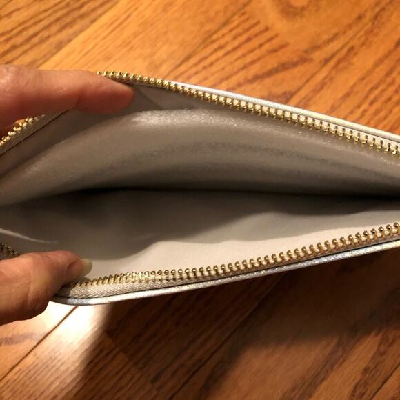 ESTELLA BARLETT Silver Metallic Clutch “Shine Bright” Size Medium NWT - Picture 3 of 5